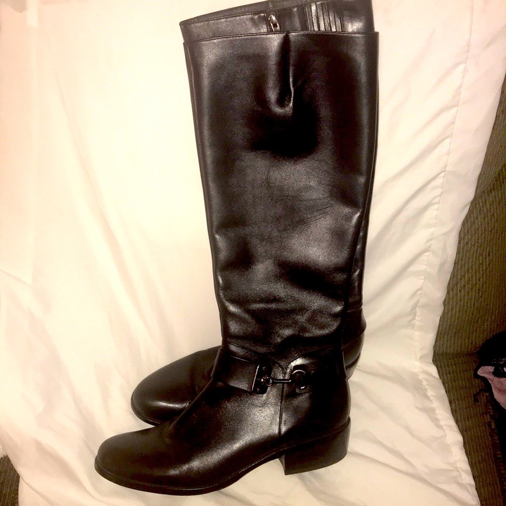 Black leather ridding boots
